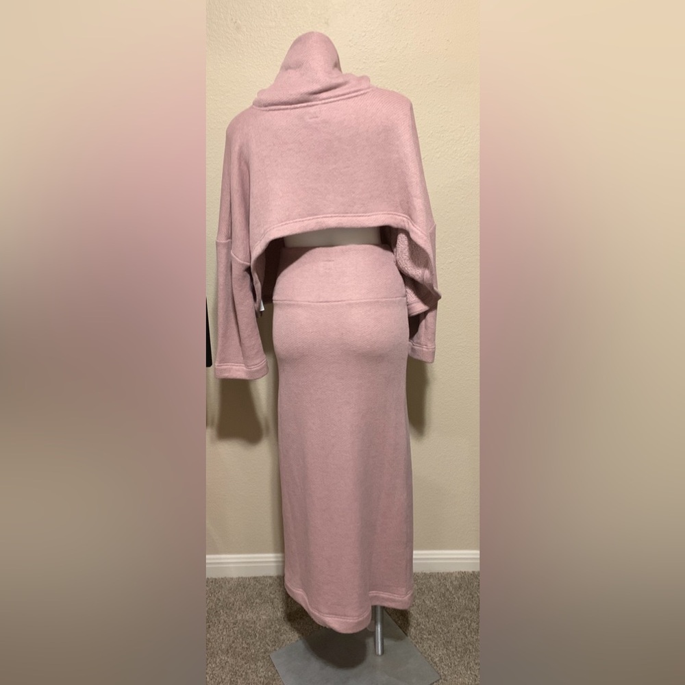 LMT: Free People Milley Co-Ord Open Back Pink Sweater and Skirt Set - Picture 3 of 16